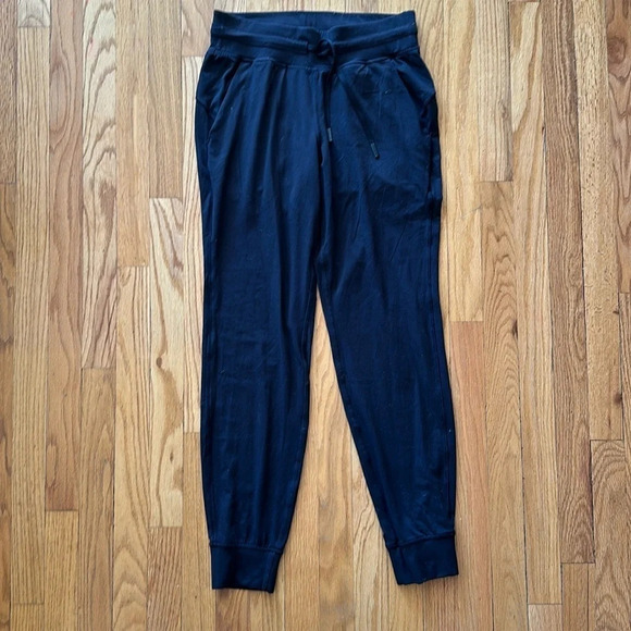 Lululemon sz 6 Ready To Rulu Pant 29" Black jogger with tie waist and pockets - Picture 3 of 13